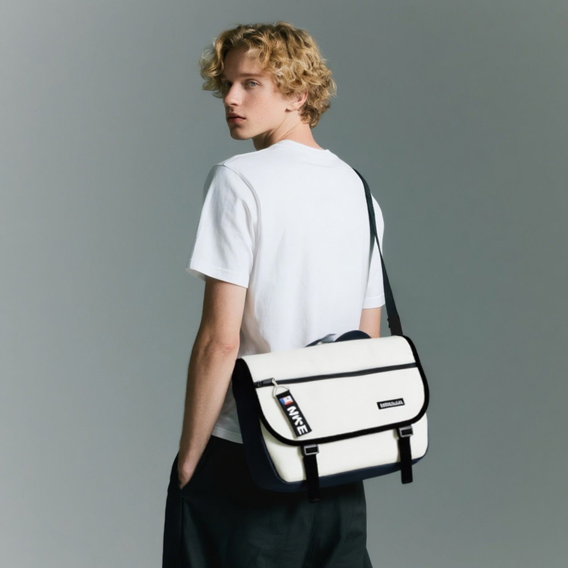 Magellan Campus Messenger Bag